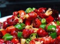 用香煎技巧打造美味虾尾（一道简单易学的海鲜大餐）