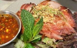 「香煎猪颈肉，香味四溢的美食享受」（教你如何做出一道绝佳的香煎猪颈肉佳肴）