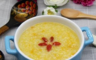 鲜玉米粥，轻松搭配营养早餐（营养丰富，口感独特，玉米粥的做法和功效一网打尽）