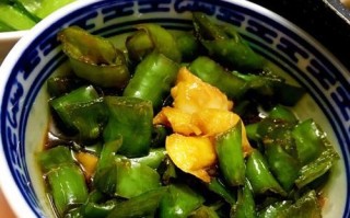 如何制作美味的意大利晚餐包包（用新鲜食材，轻松做出美味家常晚餐/意大利晚餐包包制作步骤详解）