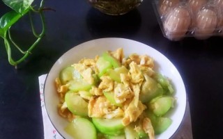 美味又营养的以西葫芦炒土鸡蛋