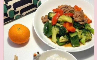 用彩椒炒出美味肥牛（中式烹饪法，让您的肉质鲜嫩可口）