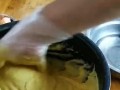 手把手教你制作松子奶香玉米饼（健康美味，营养丰富的家常小食）