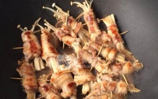 学会制作美味的五花肉金针菇卷（五花肉金针菇卷，美味轻食的最佳选择）