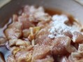 鲜美可口的云吞汤煲做法（以鲜菌鸡腿为主，香气四溢）