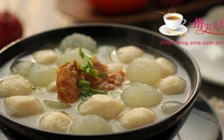 以鱼饼冬瓜汤为主角的美味汤品制作方法（营养丰富、清爽可口，适合全年食用）