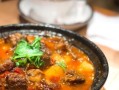 砂锅牛肉炖土豆，暖暖身心（温暖冬日的最佳选择，家常菜谱分享）