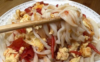 以西红柿凉面为主的清凉夏日美食（传统美味再升级，加入独特调味，打造健康美食，）