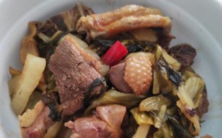 酸菜鸭子的制作方法（传统美食，清爽可口，让您口感尽享）