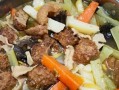 品尝铁板烧什锦，美食之旅开启（用最新鲜的食材，实现各式佳肴的烹制）