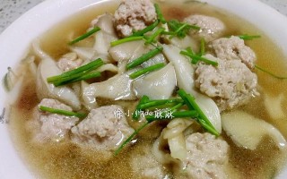 美味煲什锦——虾仁平菇豆腐煲（家庭聚餐好选择，简单易学的家常菜）