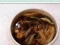 美味健康的以什锦海味猪骨汤的做法（传统佳肴，滋补养生）