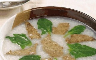 美味又健康的肉丝菠菜米粥（做法简单易学，营养丰富美味可口）