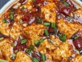 小牛肉粒炖豆腐的美味做法（一道美味又营养的家常菜，让你做饭不再难！）