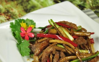 香辣茶树菇，一道美味佳肴（以茶树菇为主角的香辣佳肴，让你爱不释口）