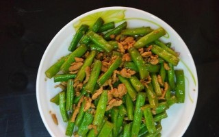 猪肉与菜豆的完美搭配（用五花肉炒出香气四溢的菜豆美食）