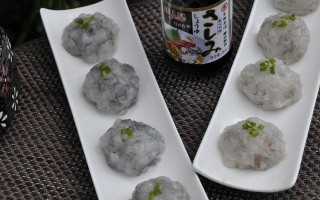 手把手教你做美味虾滑（用新鲜虾仁做出鲜美滑嫩的虾滑，让你的味蕾尽情享受）