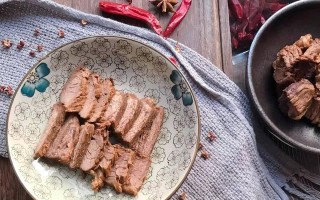 咸牛肉的制作与食用（探索传统美食的制作工艺和健康食用方式）