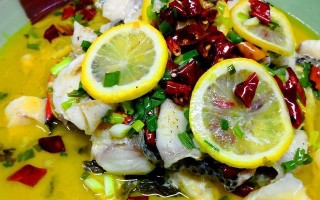 酸菜甜辣鱼，让你回味无穷（家常菜，口感绝佳，挑战你的味蕾！）