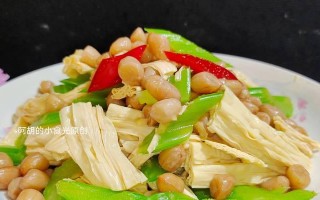 美味家常菜——以西芹炒腐竹（健康美食，营养丰富）