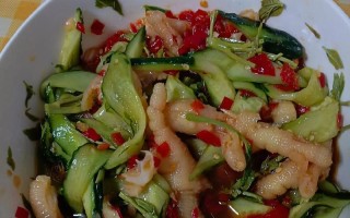 猪油炒蒜泥生菜——清香扑鼻的家常菜（用猪油炒出香气，用蒜泥调味，生菜爽口清新，让你回味无穷。）