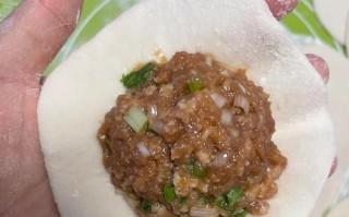 如何制作美味的小猪鲜肉包（口感松软，香气四溢，）