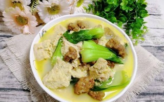 美味健康，小酥肉炖油菜做法全揭秘（做一份营养又美味的家常菜）