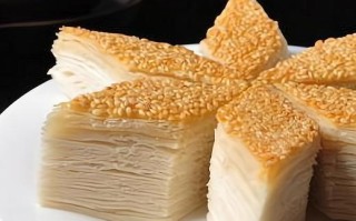 自制千层饼，惊艳味蕾的美味享受！（细腻口感，层层酥脆，让你爱不释口！）