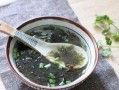 如何制作美味营养的紫菜腐竹汤？（一道简单易学的中式汤品）