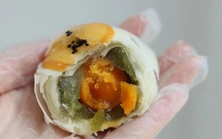 手工蛋黄酥的制作方法（自家制作美味可口，口感酥脆不油腻）
