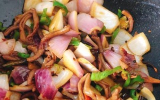 家常菜谱-青椒炒洋葱的做法（快手小炒菜，美味不贵）