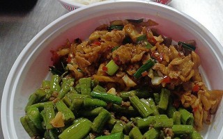 美味又营养的坛子豆角炒肉（家常小炒菜，吃货的最爱）