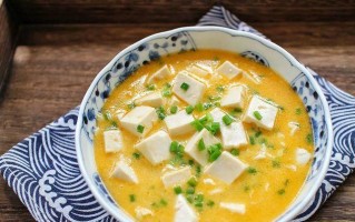 以咸鸭蛋清火腿肠白米饭粥为主题的营养早餐做法