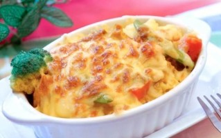 以什锦蘑菇焗饭，让味蕾大开眼界（美食的艺术，以什锦蘑菇打造不一样的焗饭）
