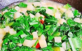 小白菜熬洋芋，美味又简单（一道家常菜，让你感受乡村味道）
