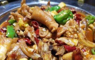 新疆胡辣羊蹄的制作方法（体验正宗新疆美食）