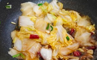 酸辣白菜炒宽粉的制作方法（用新鲜白菜做的美味宽粉）