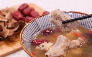 猪骨老火汤——滋补养生的佳肴（制作猪骨老火汤的方法和功效解析）