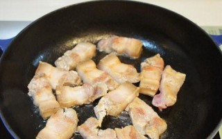 以咸猪肉为主角的美食探索（探寻咸猪肉的烹饪技巧与美味搭配）