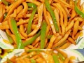 杏鲍菇炒青椒的做法（家常美食，清爽可口）