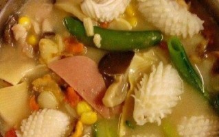 如何做一份美味的以什锦豆腐汤（家常美食，健康营养，以豆为主）