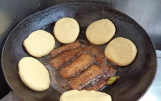手工贴饼子的制作方法（用最简单的材料，做出美味的饼子！）