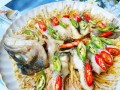 私房蒸鲈鱼，香味扑鼻（做法简单易学，营养丰富，美味可口）