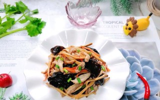 家常美食——鲜黄花菜滑肉丝（用鲜花菜和肉丝，做出一道营养美味的佳肴）