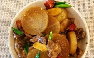 五花肉炖白萝卜，美味营养的家常菜（做法详解，口感绵软汁香，）