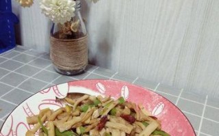 教你香炒鸡腿菇丝的制作方法（快手菜品，鲜美健康，营养丰富）