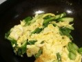 美味鲜菇芦笋炒蛋的做法（健康营养，味道鲜美，享受家常美食的乐趣）