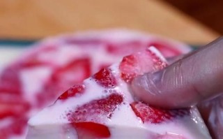 美味草莓布丁的制作方法（以简单的步骤轻松制作一道诱人的甜点）