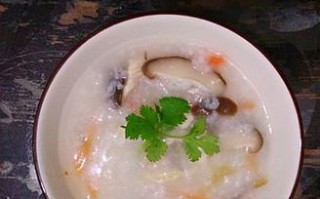教你做出美味的香菇鸡丝粥（营养美味，家常早餐必备）