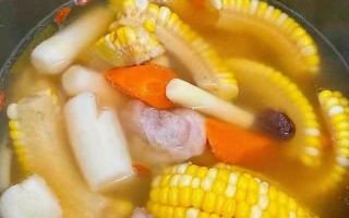 营养滋补，学会做营养玉米排骨汤（家常美食，营养丰富的玉米排骨汤让你健康过冬）